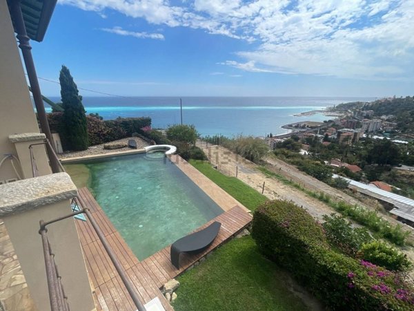 casa indipendente in vendita a Bordighera