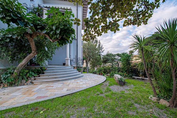 casa indipendente in vendita a Bordighera