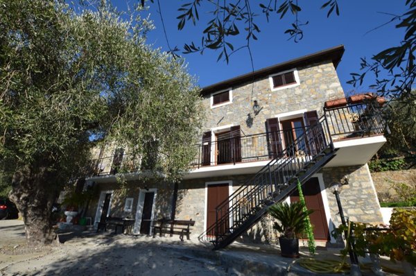 casa indipendente in vendita a Bordighera in zona Sasso