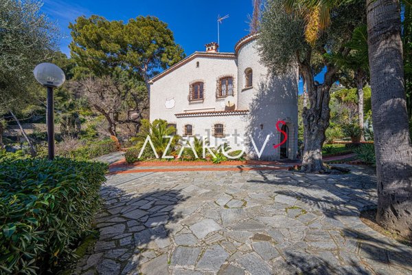 casa indipendente in vendita a Bordighera