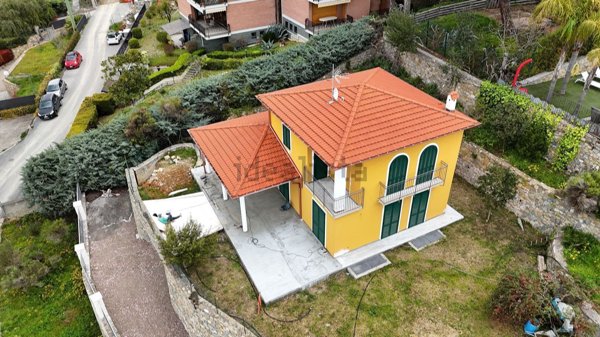 casa indipendente in vendita a Bordighera