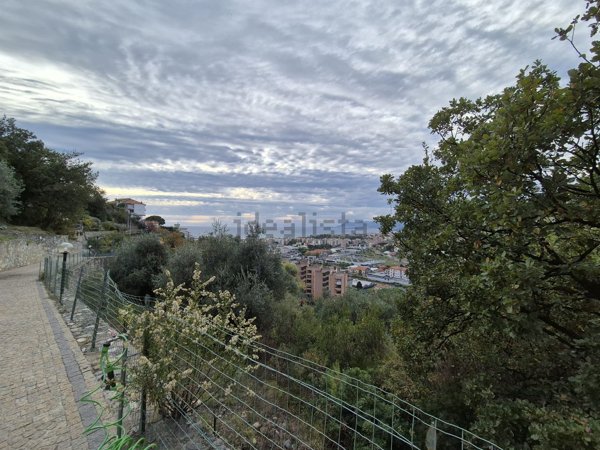 casa indipendente in vendita a Bordighera