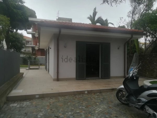 casa indipendente in vendita a Bordighera