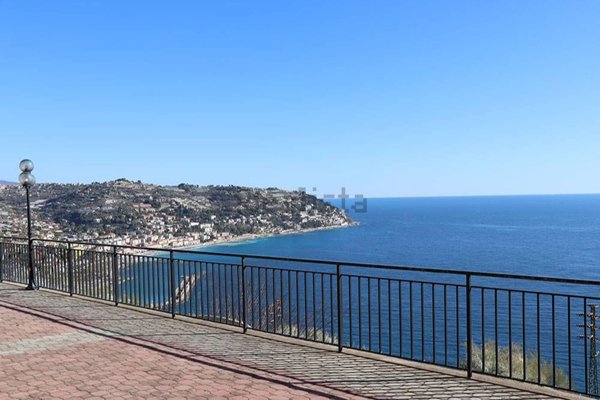 casa indipendente in vendita a Bordighera