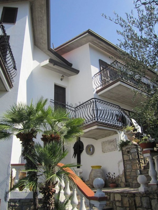 casa indipendente in vendita a Bordighera