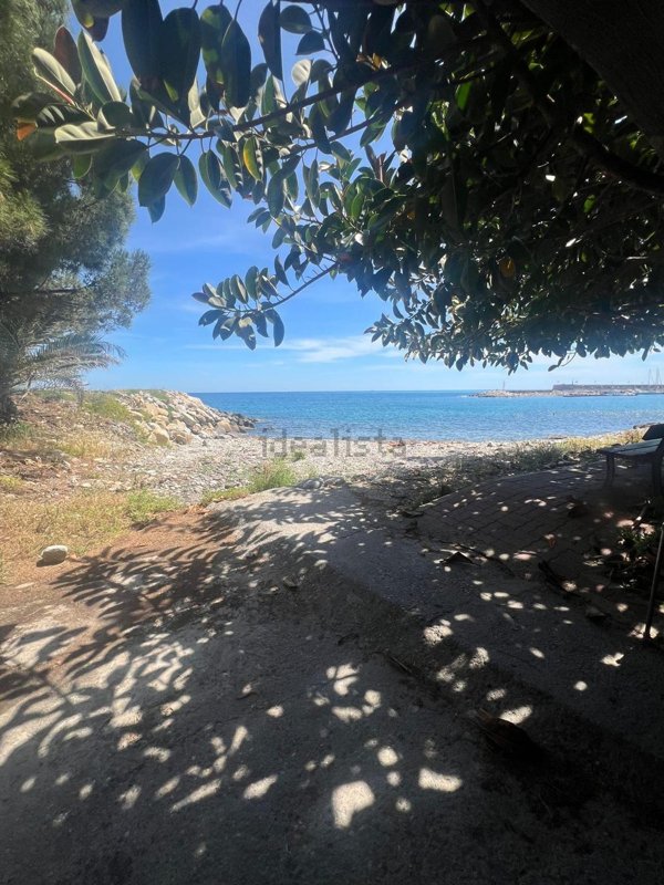 casa indipendente in vendita a Bordighera