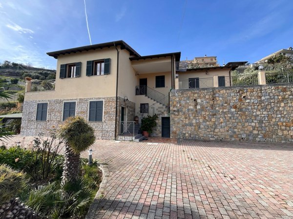 casa indipendente in vendita a Bordighera