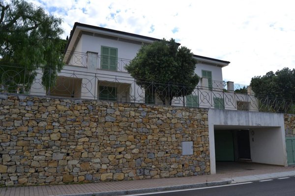 casa indipendente in vendita a Bordighera