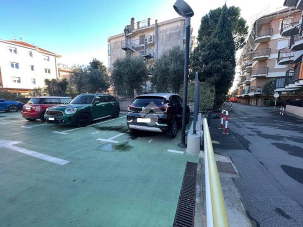 box auto in vendita a Bordighera