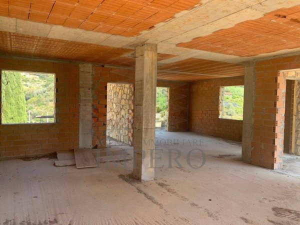 casa indipendente in vendita a Bordighera