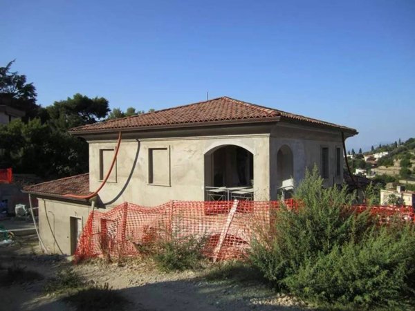casa indipendente in vendita a Bordighera
