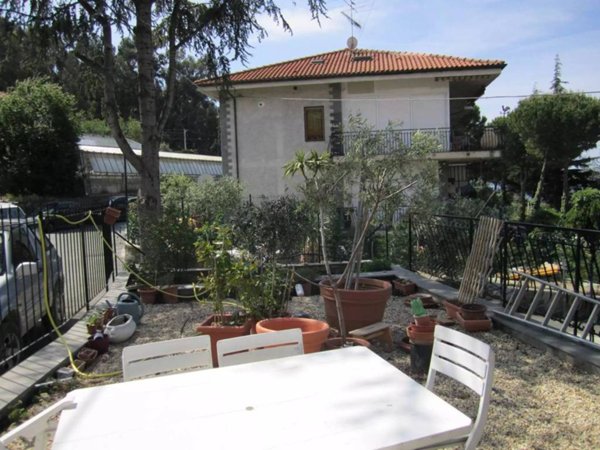 casa indipendente in vendita a Bordighera
