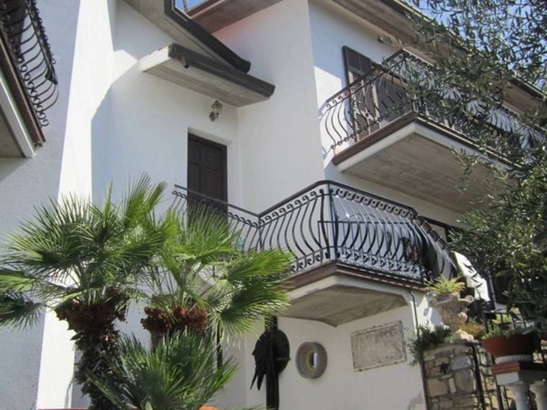 casa indipendente in vendita a Bordighera