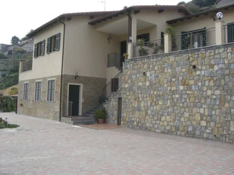 casa indipendente in vendita a Bordighera