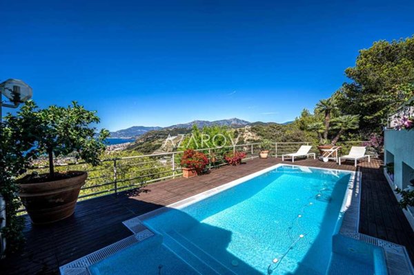 casa indipendente in vendita a Bordighera