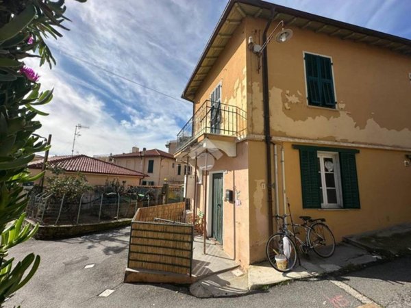 casa indipendente in vendita a Bordighera