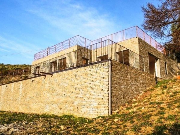 casa indipendente in vendita a Bordighera
