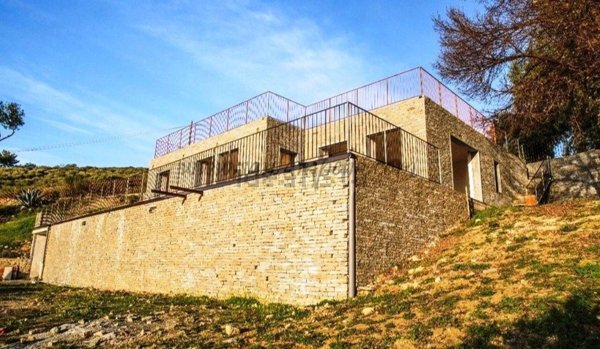 casa indipendente in vendita a Bordighera