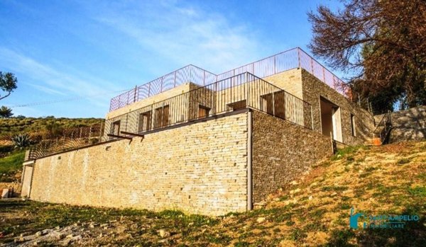 casa indipendente in vendita a Bordighera