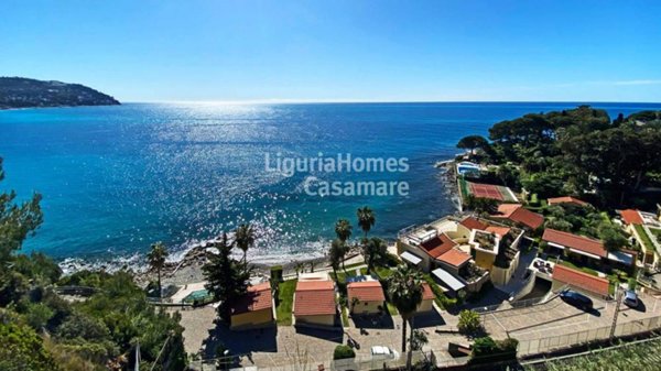 casa indipendente in vendita a Bordighera