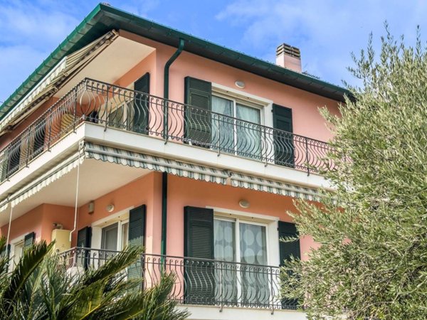 appartamento in vendita a Bordighera in zona Borghetto San Nicolò