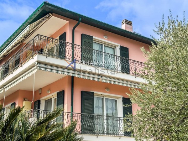 appartamento in vendita a Bordighera in zona Borghetto San Nicolò
