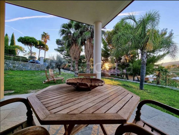 casa indipendente in vendita a Bordighera