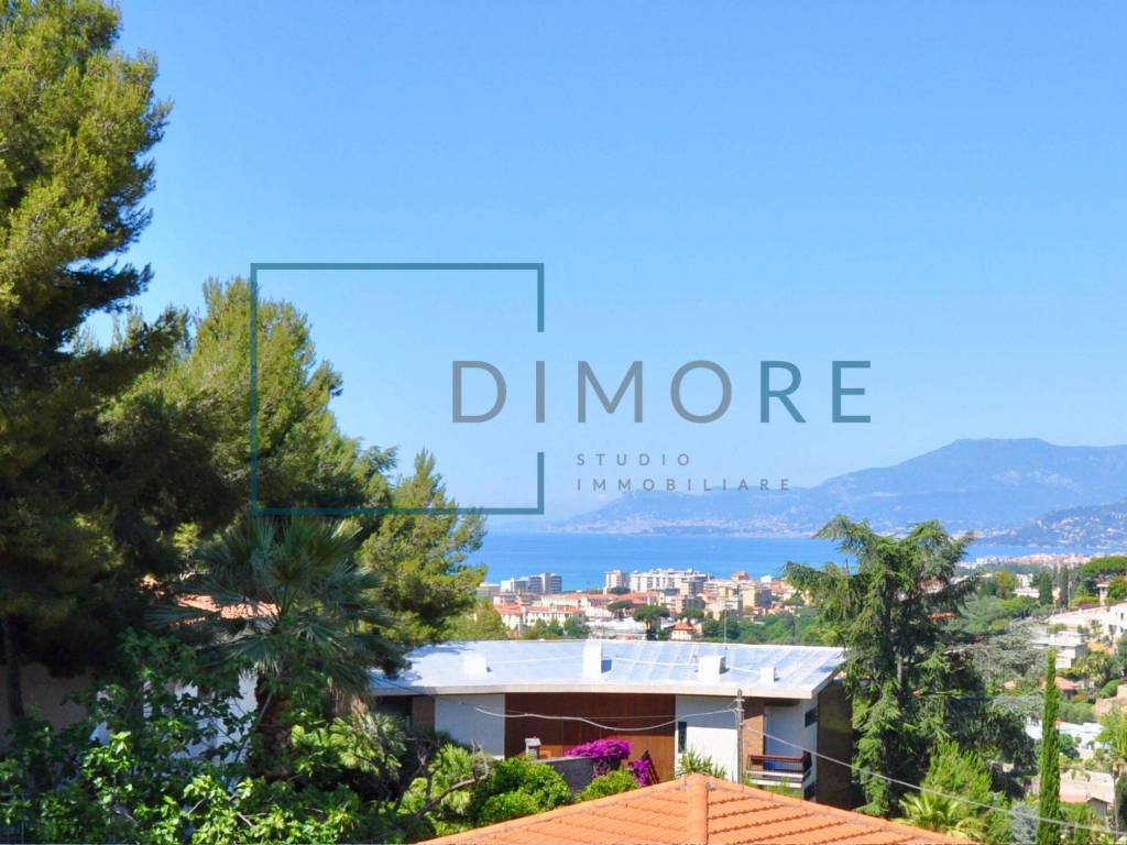 casa indipendente in vendita a Bordighera