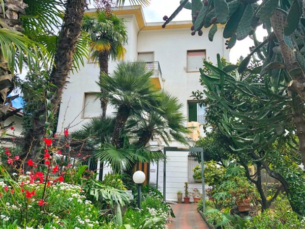 casa indipendente in vendita a Bordighera