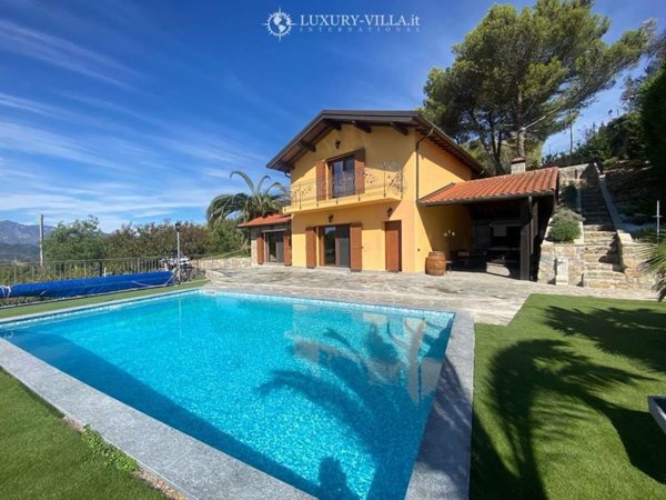 casa indipendente in vendita a Bordighera