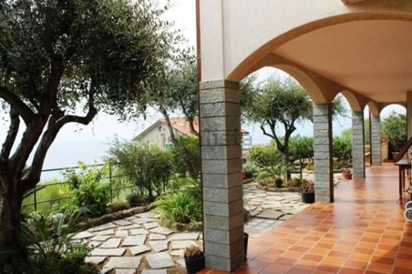 casa indipendente in vendita a Bordighera