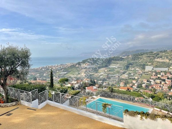 casa indipendente in vendita a Bordighera