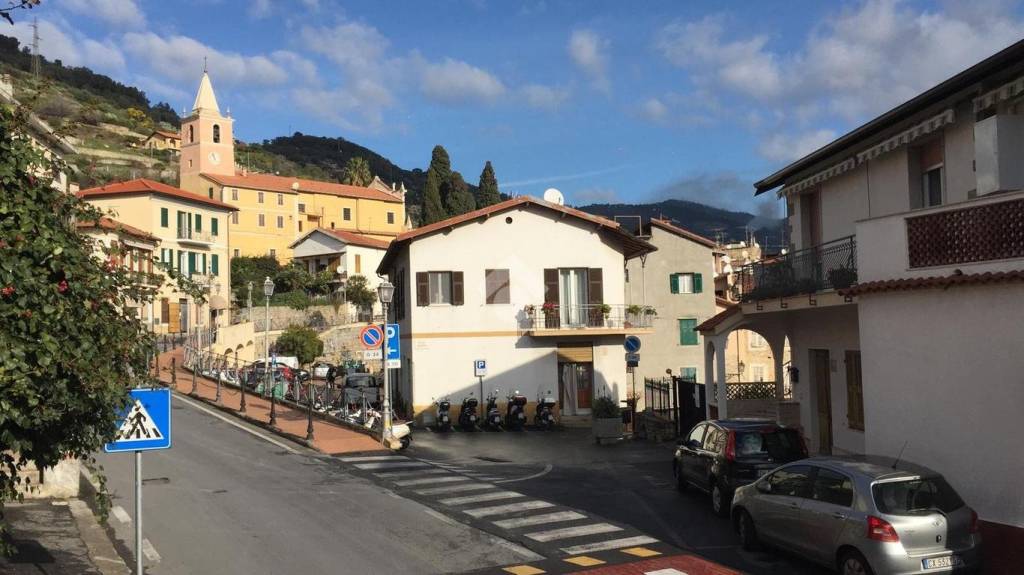 appartamento in vendita a Bordighera in zona Borghetto San Nicolò