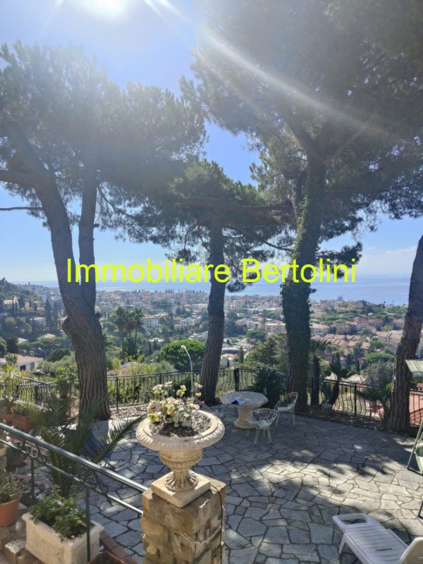 casa indipendente in vendita a Bordighera