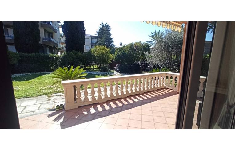 casa indipendente in vendita a Bordighera in zona Sasso