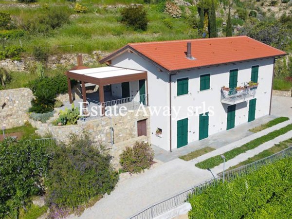 casa indipendente in vendita a Bordighera