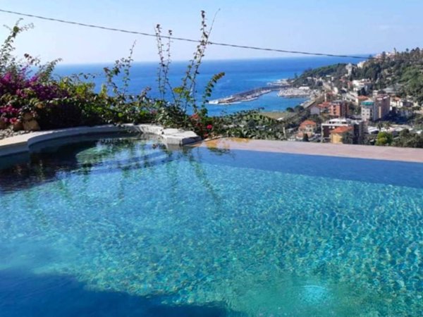 casa indipendente in vendita a Bordighera