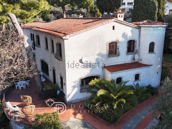 casa indipendente in vendita a Bordighera