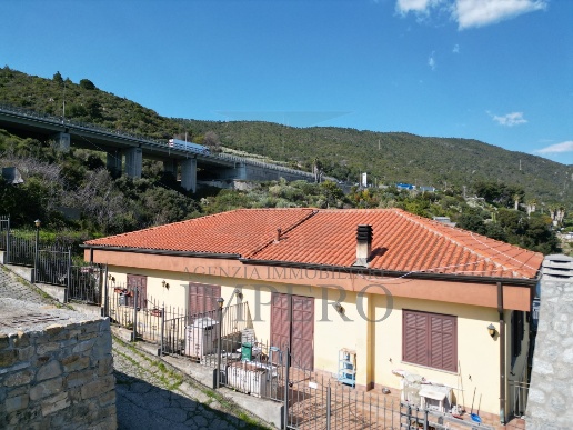 casa indipendente in vendita a Bordighera