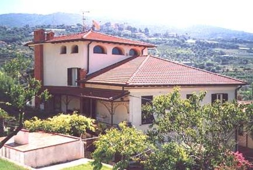 casa indipendente in vendita a Bordighera in zona Borghetto San Nicolò