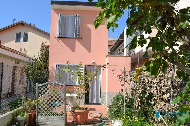 casa indipendente in vendita a Bordighera