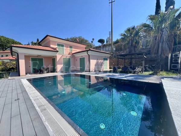 casa indipendente in vendita a Bordighera