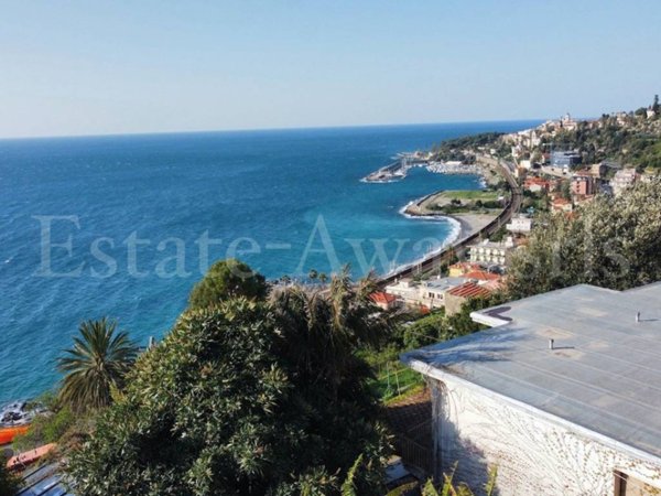 casa indipendente in vendita a Bordighera
