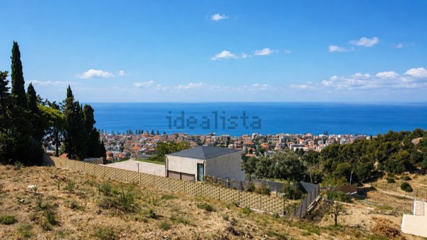 casa indipendente in vendita a Bordighera