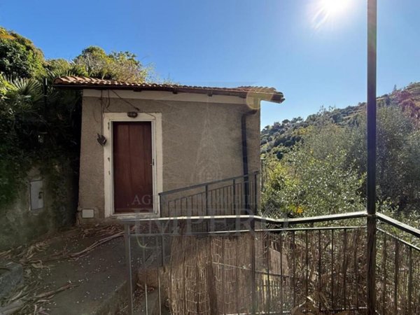 casa indipendente in vendita a Bordighera in zona Sasso