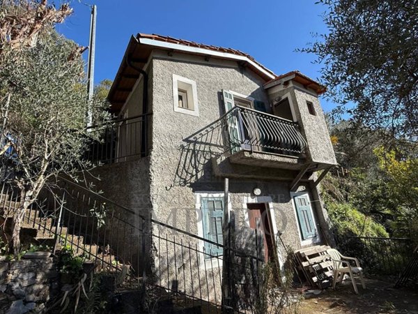 casa indipendente in vendita a Bordighera in zona Sasso