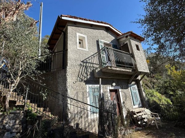casa indipendente in vendita a Bordighera in zona Sasso