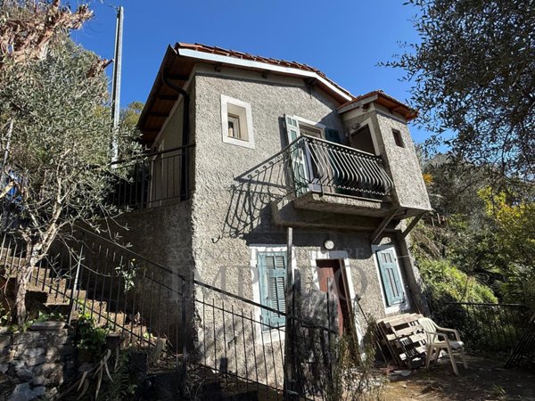 casa indipendente in vendita a Bordighera in zona Sasso