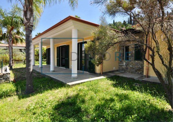 casa indipendente in vendita a Bordighera