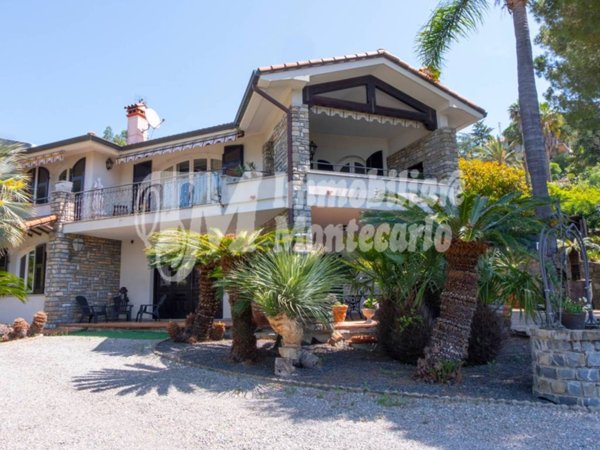 casa indipendente in vendita a Bordighera